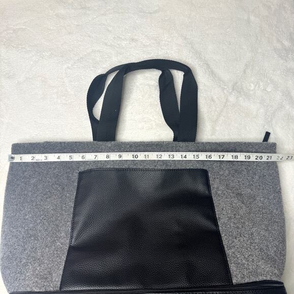 DSW Gray and Black Felt Zip Top Shoe Compartment Lightweight Travel Bag Tote - Picture 8 of 9
